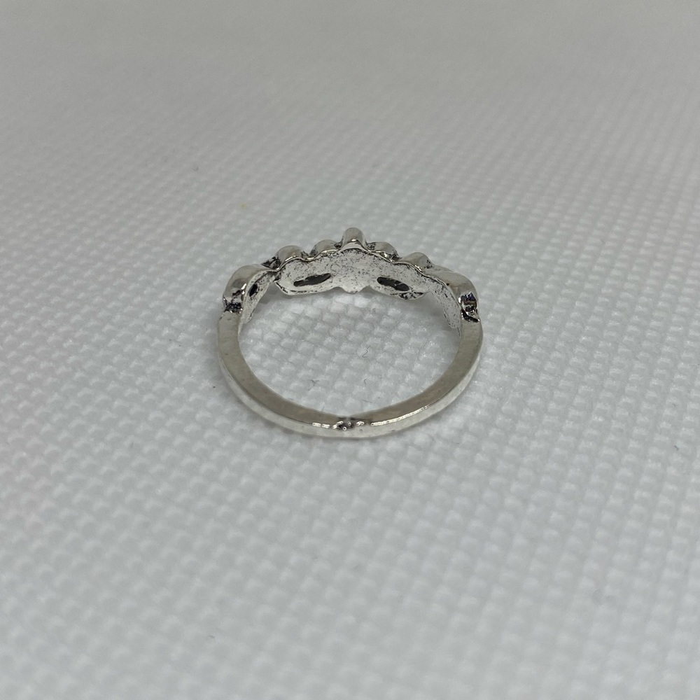 Small Heart Design Ring - Picture 3 of 3